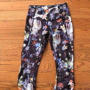 Calia by Carrie Underwood floral cropped leggings